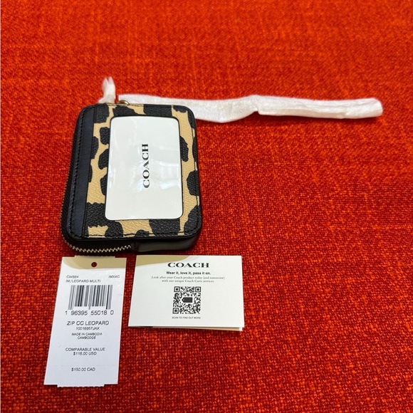 ❤️❤️❤️NEW Coach zip card case with leopard print/Gold tone  hardware ❤️❤… - Picture 7 of 8